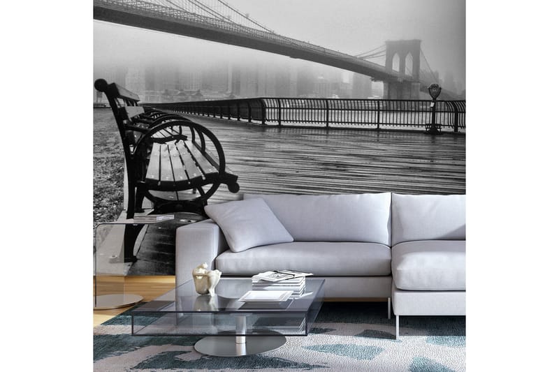 Fototapet A Foggy Day On The Brooklyn Bridge 100x70 - Artgeist sp. z o. o. - Tapeter vardagsrum - Fototapet - Kökstapeter - Tapeter sovrum & sovrumstapet