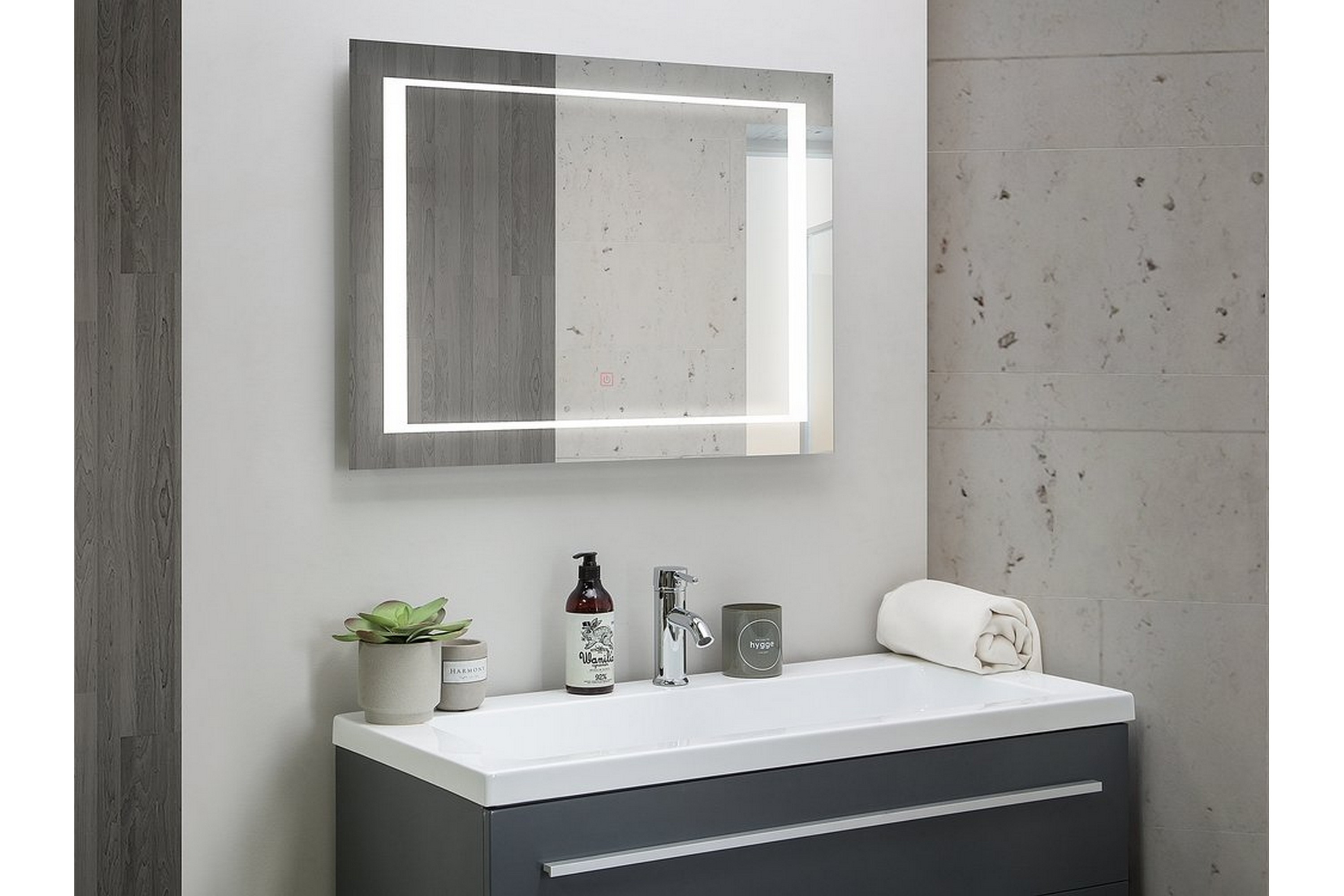 Spegel Avanesian LED 60x80 cm Silver