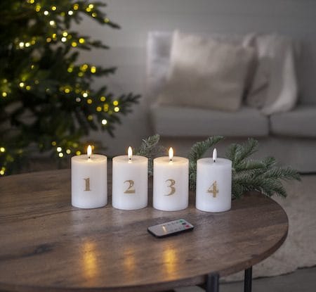 Flamme Advent LED Blockljus 4-pack 7.5 cm - vit med guldsiffror - Belysning - Dekorationsbelysning - Dekorationsbelysning inomhus - Batteridrivna ljus