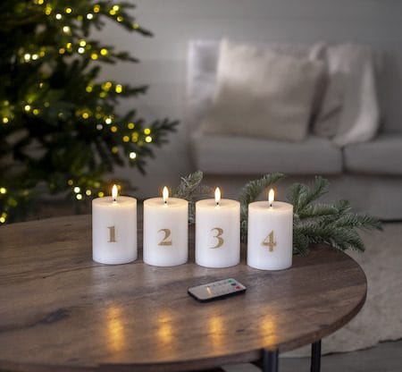 Flamme Advent LED Blockljus 4-pack 7.5 cm - vit med guldsiffror - Belysning - Dekorationsbelysning - Dekorationsbelysning inomhus - Batteridrivna ljus
