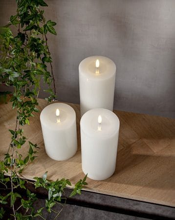 Flamme Flow Big LED Blockljus 17,5 cm - vit - Belysning - Dekorationsbelysning - Dekorationsbelysning inomhus - Batteridrivna ljus