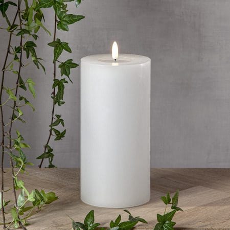 Flamme Flow Big LED Blockljus 22,5 cm - vit - Belysning - Dekorationsbelysning - Dekorationsbelysning inomhus - Batteridrivna ljus