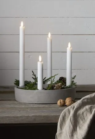Flamme Rustic LED Antikljus 4-pack 28,5 cm - vit - Belysning - Dekorationsbelysning - Dekorationsbelysning inomhus - Batteridrivna ljus