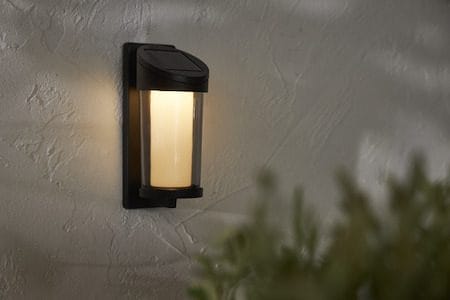 Alippa Solcellsvägglykta 8.5 cm - svart med rökfärgat glas - Belysning - Dekorationsbelysning - Dekorationsbelysning utomhus - LED belysning utomhus