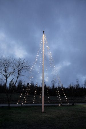 LED-flaggstångsbelysning Jul Crispy Ice White 7 m 360 ljus - Svart / Isvit - Belysning - Dekorationsbelysning - Dekorationsbelysning utomhus - Flaggstångsbelysning