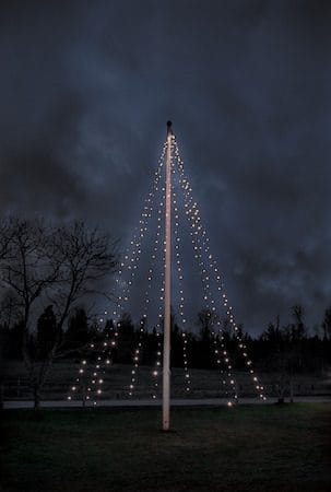 LED-flaggstångsbelysning Jul Crispy Ice White 7 m 360 ljus - Svart / Isvit - Belysning - Dekorationsbelysning - Dekorationsbelysning utomhus - Flaggstångsbelysning