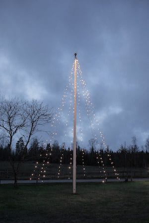 LED-flaggstångsbelysning Jul Crispy Ice White 7 m 360 ljus - Svart / Isvit - Belysning - Dekorationsbelysning - Dekorationsbelysning utomhus - Flaggstångsbelysning