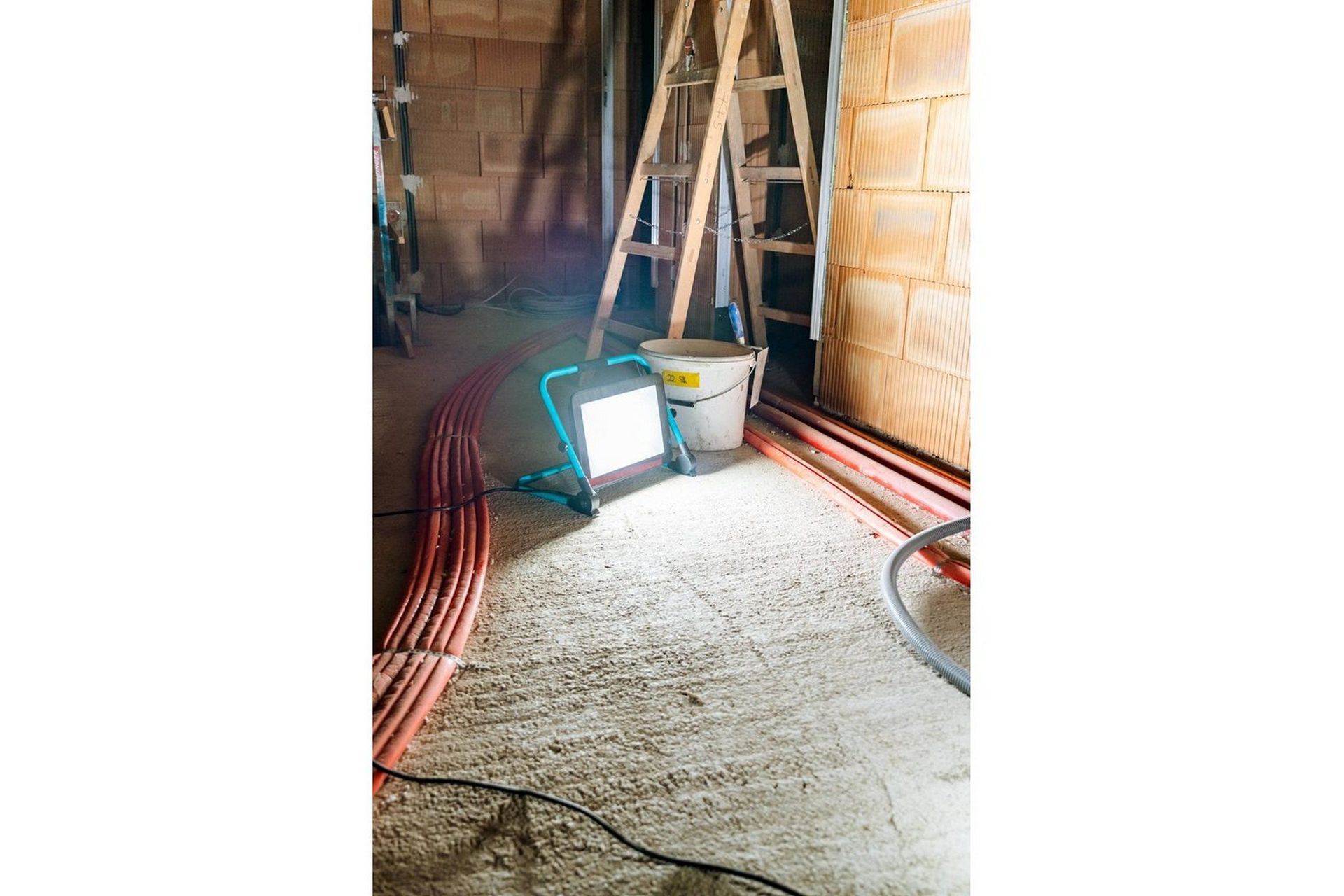 Alternativ bild 1 för EGLO ARBEJDSLAMPE 200W 15800LM IP65 TURKIS