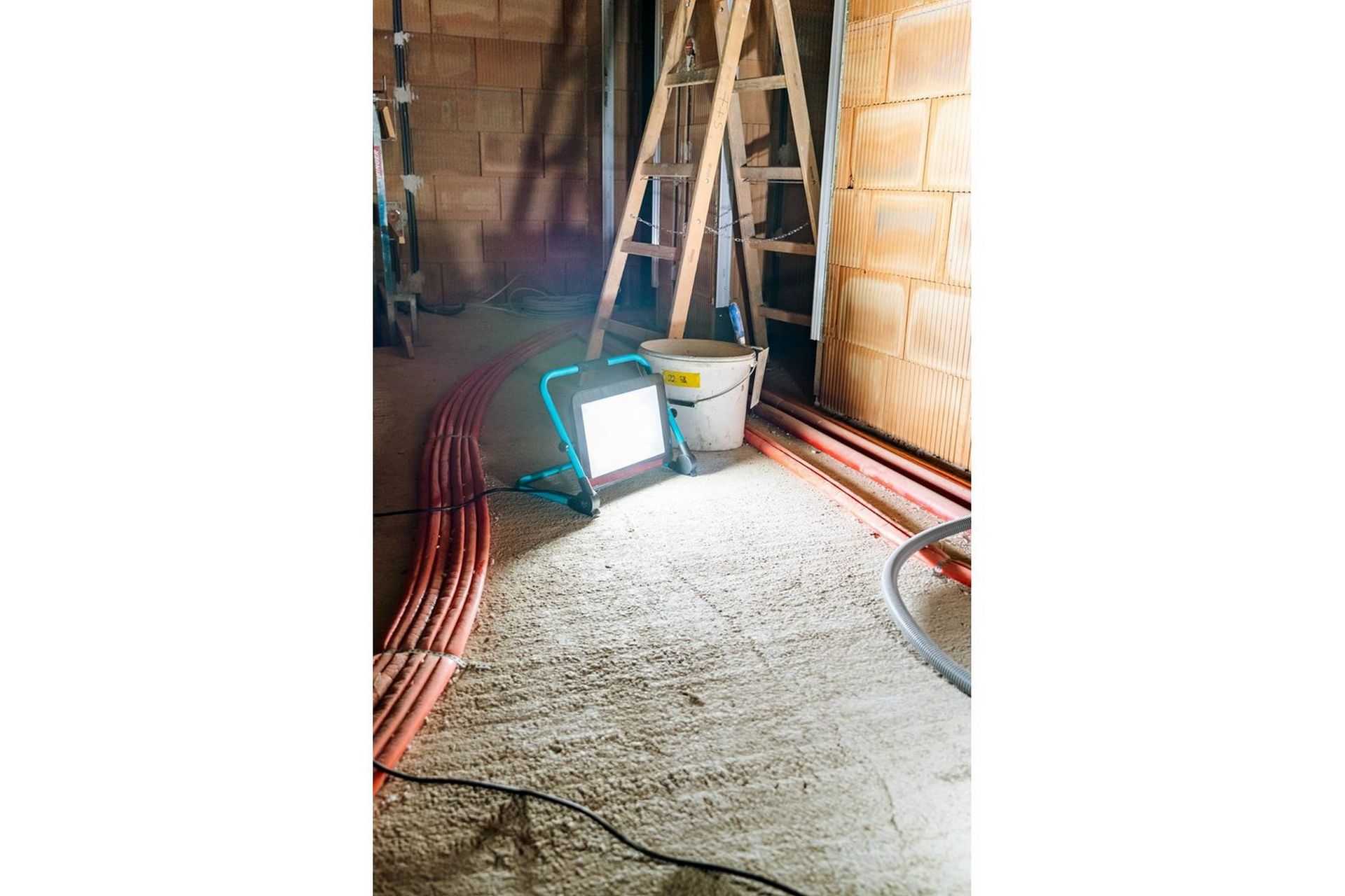 Alternativ bild 1 för EGLO ARBEJDSLAMPE 200W 15800LM IP65 TURKIS