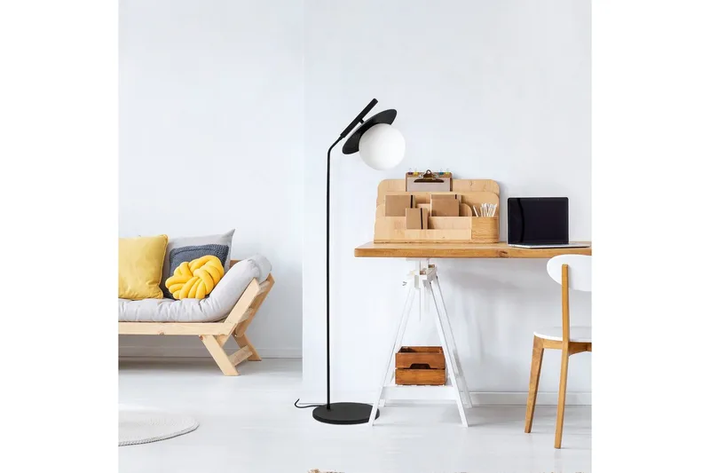 Golvlampa Cartin Svart - Svart - Belysning - Lampor & belysning inomhus - Golvlampa