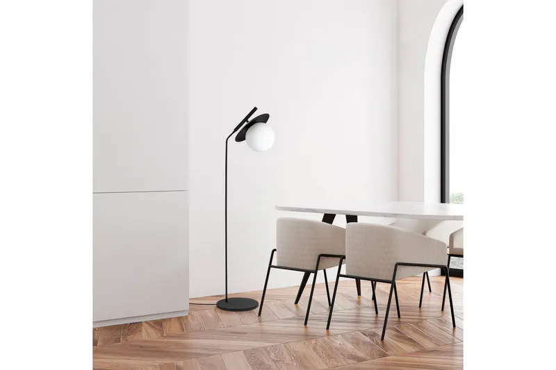 Golvlampa Cartin Svart - Svart - Belysning - Lampor & belysning inomhus - Golvlampa