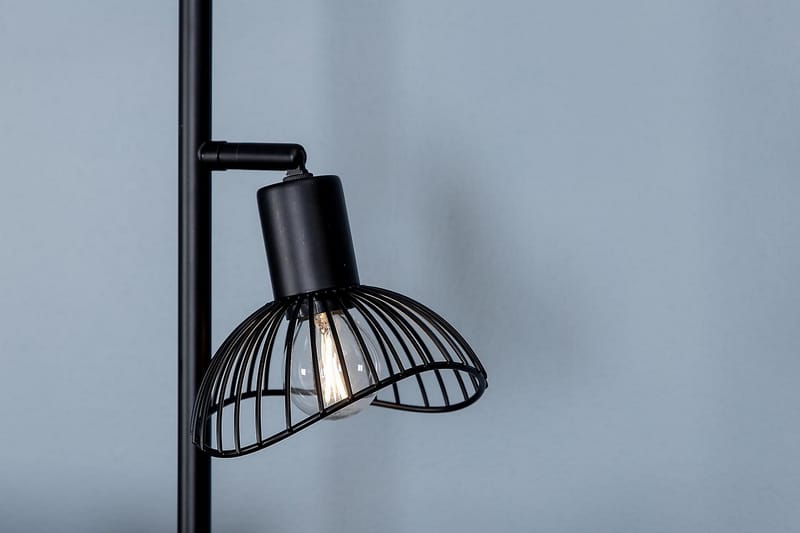 Golvlampa Chavannes LED Liten - Svart - Trearmad golvlampa - Golvlampa - Hall lampa