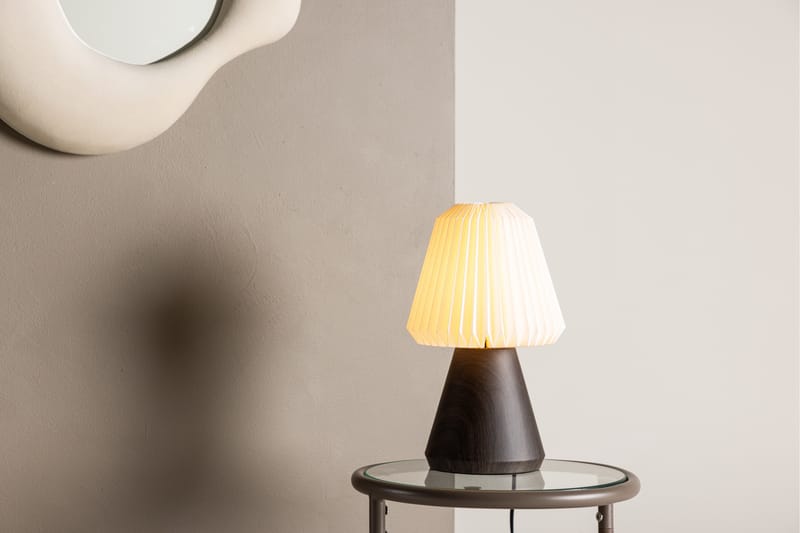 Bordslampa Fjällen 33 cm Brun - VIND - Bordslampa - Fönsterlampa på fot - Hall lampa - Sängbordslampa - Fönsterlampa