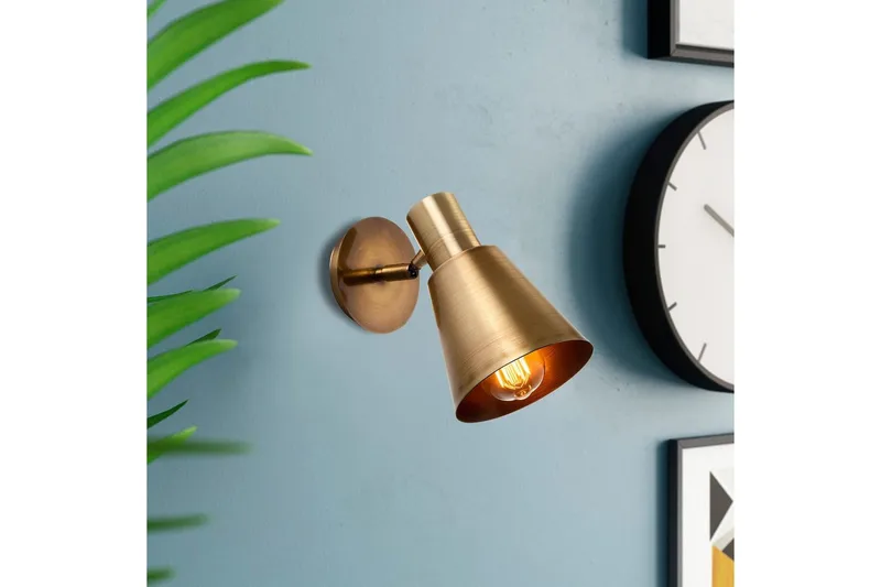 Vägglampa Gullis Triangular Antik - Guld - Belysning - Lampor & belysning inomhus - Sovrumslampa - Sänglampa - Sänglampa vägg