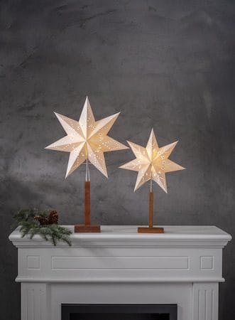 Karo Adventsstjärna på Fot 34 cm - Jullampa i papper & trä - Vit - Belysning - Julbelysning - Adventsstjärna