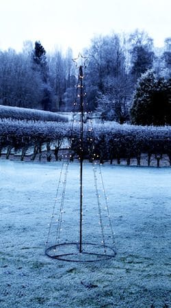 Light Tree Utomhusdekoration julgran med belysning 210 cm - svart - Belysning - Julbelysning - Julbelysning utomhus