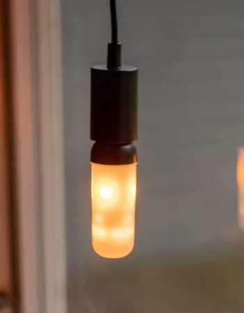 LED-lampa E27 T40 Flame 1600K 80 lm med Gravitationssensor - Svart / Frostad - Belysning - Glödlampor & ljuskällor - Glödlampor