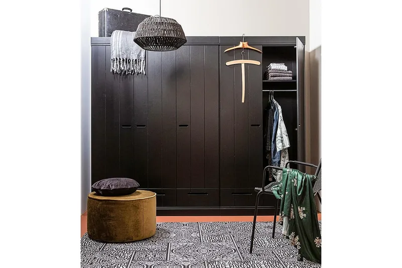 Varius Garderob 140x53 cm 3 Dörrer - Furu/Svart - Förvaring - Garderober & garderobssystem