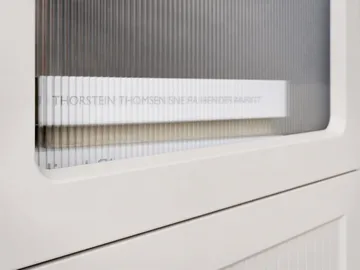 Fayric Vitrinskåp 46x201 cm - Beige - Förvaring - Skåp - Vitrinskåp