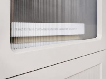 Fayric Vitrinskåp 46x201 cm - Beige - Förvaring - Skåp - Vitrinskåp