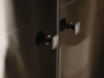 Lorvenn Vitrinskåp 103x122 cm - Brun/Svart - Förvaring - Skåp - Vitrinskåp