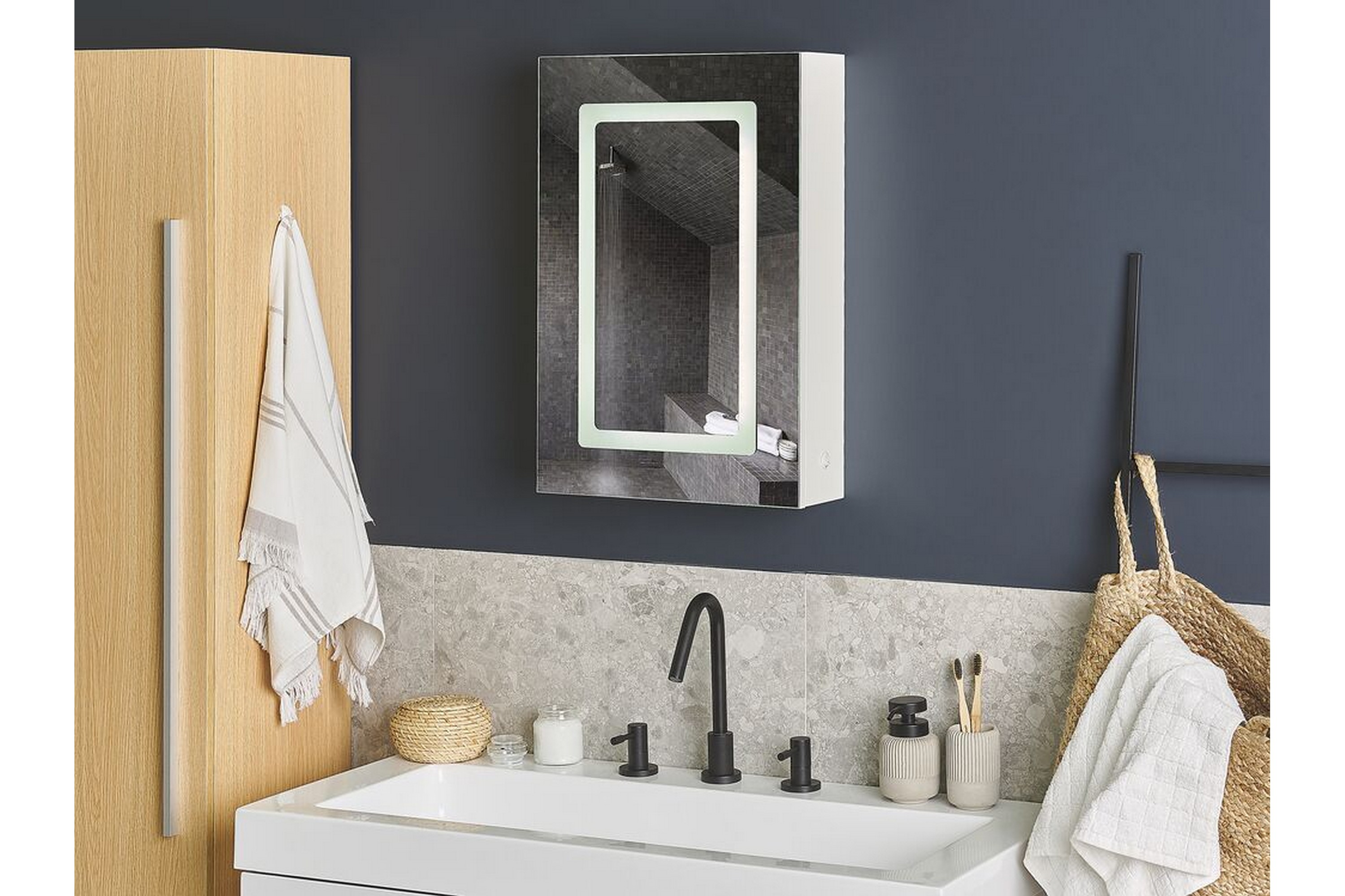 Badrumsskåp Panambi 40 cm Spegel med LED-belysning Vit