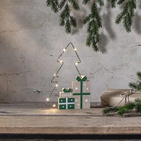 Juldekoration Jolly paket med gran siluett 19x27,5 cm - Grön / Träfärgad / Svart - Inredning - Dekoration & inredningsdetaljer - Julpynt & juldekoration