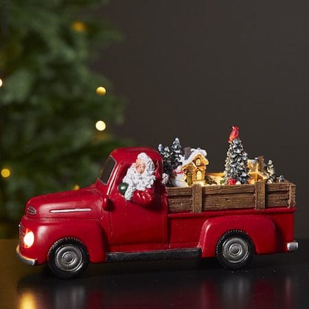 Juldekoration Merryville Tomte med Pickup 28,5x14 cm - Flerfärgad - Inredning - Dekoration & inredningsdetaljer - Julpynt & juldekoration