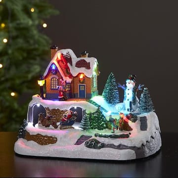 Juldekoration Winterville Roterande Julby 23,5x17 cm - Flerfärgad - Inredning - Dekoration & inredningsdetaljer - Julpynt & juldekoration