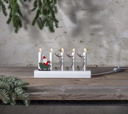 Julia Adventsljusstake Tomte & Renar 28 cm - Ljusstake i Trä för Advent - Vit - Inredning - Dekoration & inredningsdetaljer - Julpynt & juldekoration