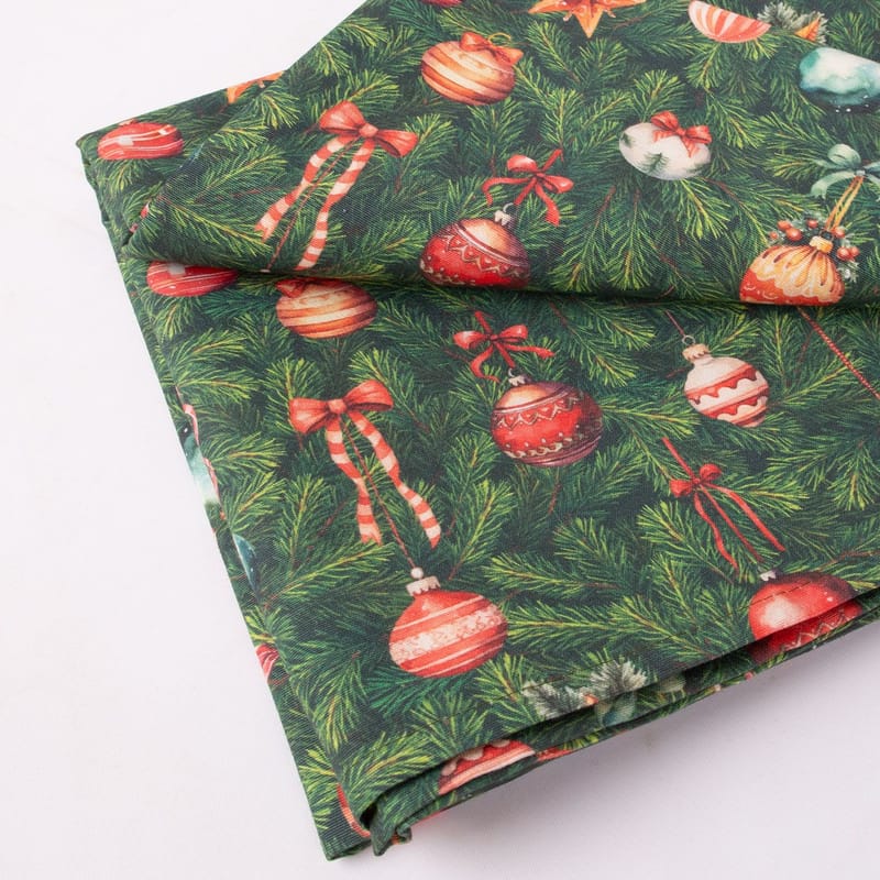 Bordstablett Quarnö New 136x220 cm Juldekorationer i granen - Flerfärgad - Textil & mattor - Kökstextil