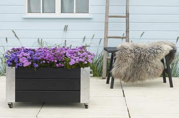 PLUS Cubic blomlåda 87x50x45 cm med stålhörn och hjul - Svart - Inredning - Dekoration & inredningsdetaljer - Krukor & ytterkrukor - Utomhuskruka