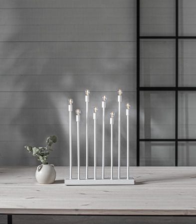 Ladda Adventsljusstake 29 cm - Elljusstake i Metall för Fönster - Vit - Inredning - Dekoration & inredningsdetaljer - Julpynt & juldekoration