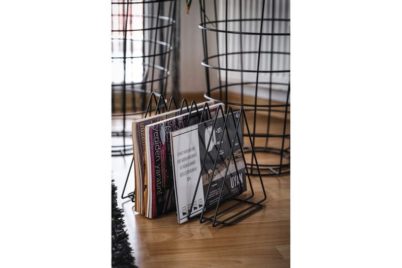 Horatio Tidningsställ 28x23 cm - Svart - Inredning - Dekoration & inredningsdetaljer - Prydnadssaker - Prydnadsbok & coffee table book