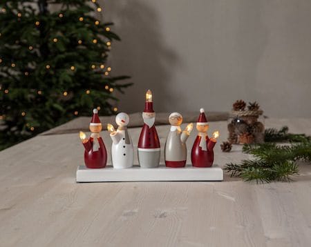 Tomtefamilj Ljusstake 33.5 cm - flerfärgad - Inredning - Dekoration & inredningsdetaljer - Julpynt & juldekoration