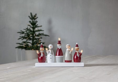 Tomtefamilj Ljusstake 33.5 cm - flerfärgad - Inredning - Dekoration & inredningsdetaljer - Julpynt & juldekoration