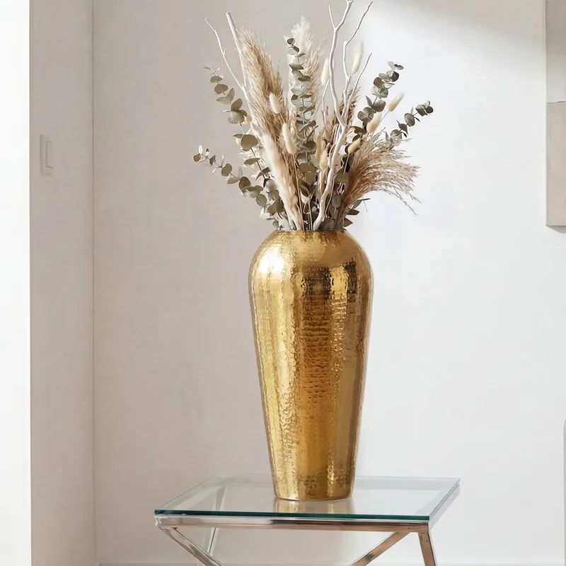 Kelar Golvvas i aluminium - Guld - Inredning - Dekoration & inredningsdetaljer - Vas - Blomvas