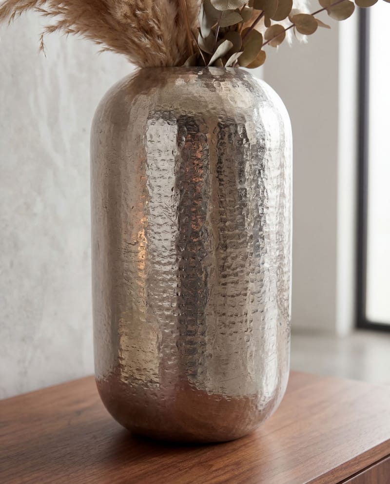 Korva Golvvas 45 cm i aluminium - Silver - Inredning - Dekoration & inredningsdetaljer - Vas - Blomvas