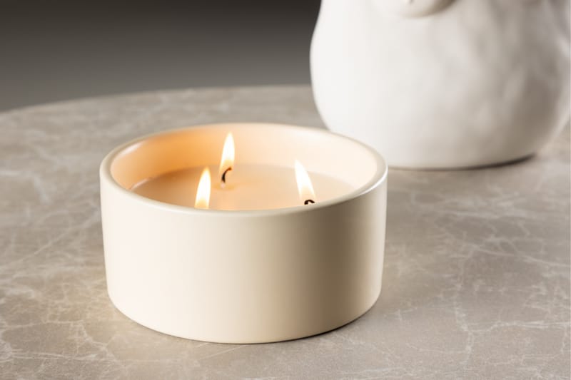 Douglas Doftljus - Beige - Inredning - Ljus & dofter - Rumsdoft & luftfräschare - Doftljus