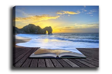 Canvastavla - Öppen bok med en strand och solnedgång i bakgrunden - Blå / Gyllene / Beige - Inredning - Tavlor & posters - Canvastavla