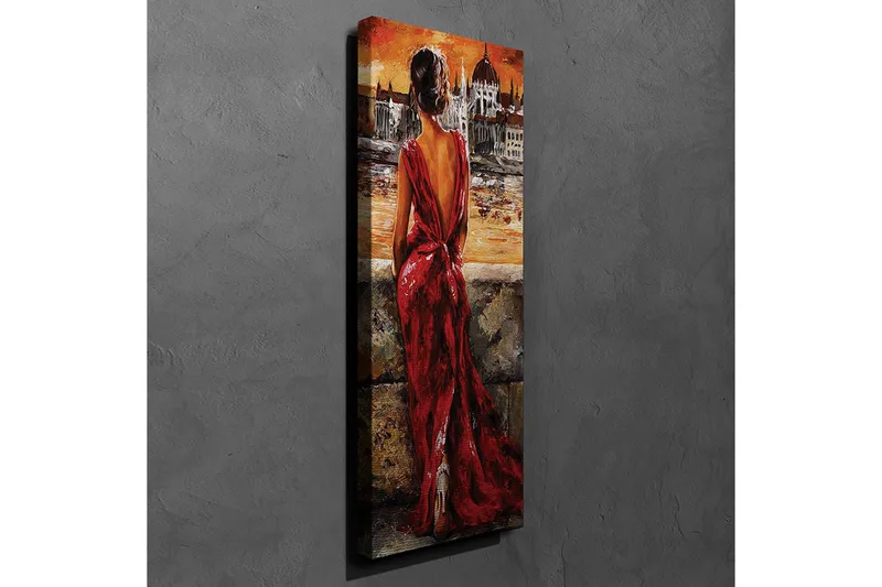 Canvastavla 30x80 cm - Kvinna i röd klänning som blickar ut över en stad vid solnedgången - Röd / Orange / Beige - Inredning - Tavlor & posters - Canvastavla