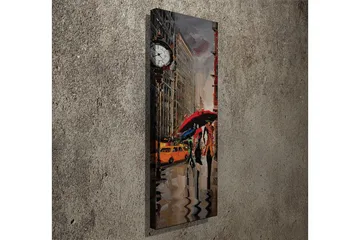 Canvastavla 30x80 cm - Livlig stadsscen med människor som går under paraplyer i regnet - Röd / Gul / Grå - Inredning - Tavlor & posters - Canvastavla