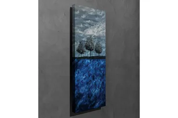 Canvastavla 30x80 cm - Tre stiliserade träd mot en blå bakgrund - Mörkblå / Ljusblå / Grå - Inredning - Tavlor & posters - Canvastavla
