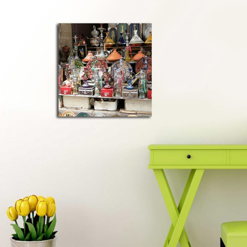 Canvastavla 45x45 cm - Färgglada hantverk och dekorativa föremål i en marknadsställning - Röd / Grön / Orange - Inredning - Tavlor & posters - Canvastavla