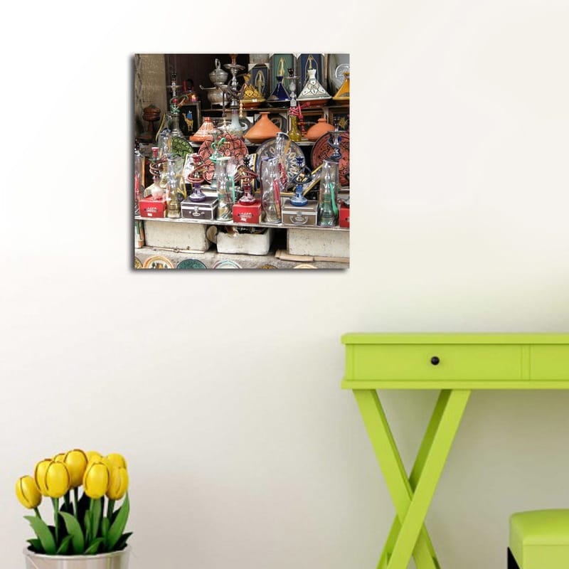 Canvastavla 45x45 cm - Färgglada hantverk och dekorativa föremål i en marknadsställning - Röd / Grön / Orange - Inredning - Tavlor & posters - Canvastavla