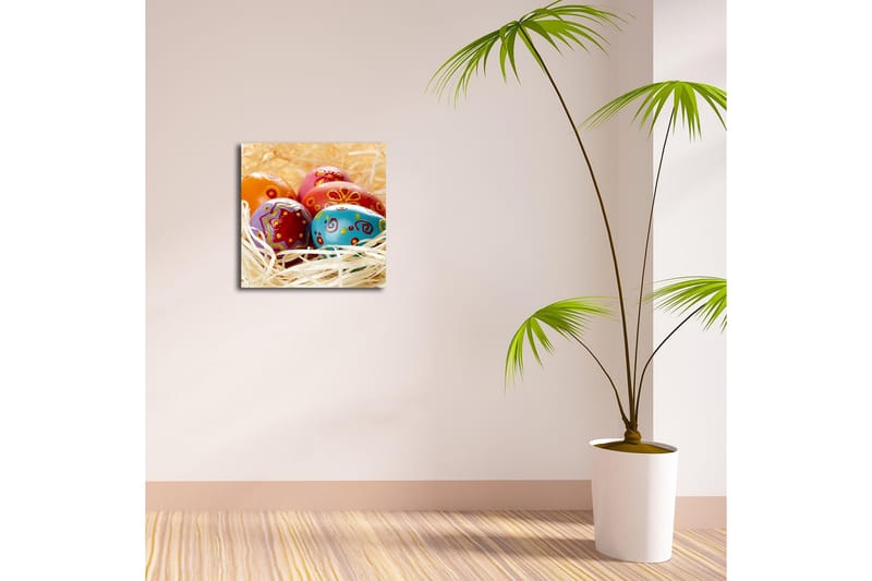 Canvastavla 45x45 cm - Färgglada påskägg i halm - Röd / Blå / Orange - Inredning - Tavlor & posters - Canvastavla
