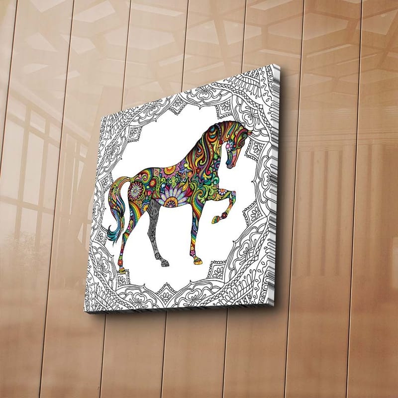 Canvastavla 45x45 cm - Färgglatt hästmotiv med mönster och detaljer - Röd / Grön / Blå - Inredning - Tavlor & posters - Canvastavla