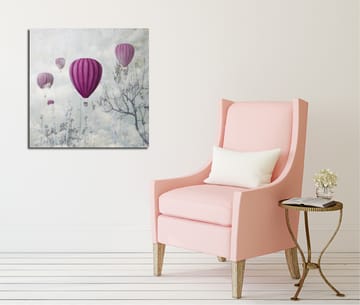 Canvastavla 45x45 cm - Flera lila ballonger sväva över en dimmig himmel - Lila / Grå / Vit - Inredning - Tavlor & posters - Canvastavla