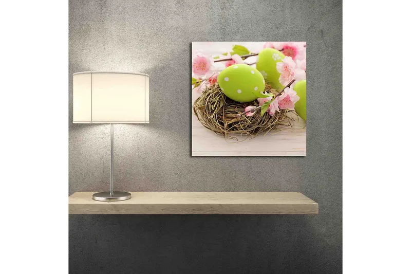 Canvastavla 45x45 cm - Grönskande påskägg i ett bo omgiven av blommor - Grön / Rosa / Brun - Inredning - Tavlor & posters - Canvastavla