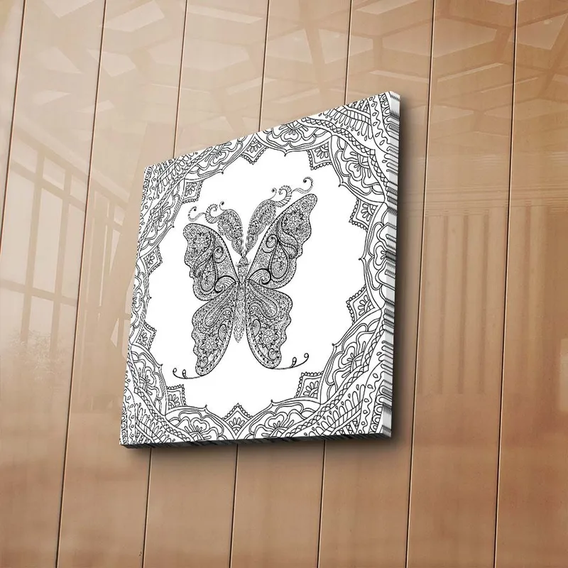 Canvastavla 45x45 cm - Intrikat mönster av en fjäril omgiven av dekorativa detaljer - Svart / Vitt - Inredning - Tavlor & posters - Canvastavla